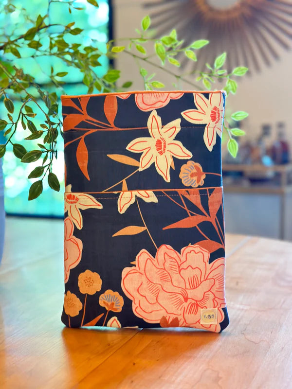 BLOOMS BOOK SLEEVE / E-READER SLEEVE by L&S Bookish Adventure